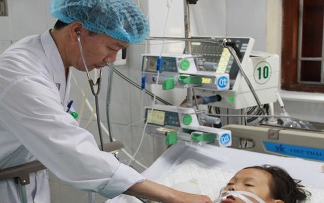 Bé gái ở Bắc Giang hôn mê do ăn phải bánh mì có tẩm thuốc diệt chuột