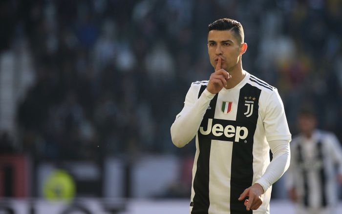 Ronaldo từng có những pha xử lý nghiệp dư như thế này