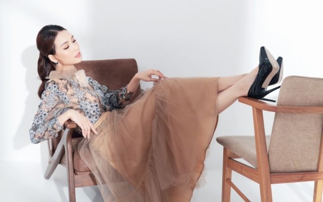 Sam hóa quý cô thành thị sang chảnh, bật cười khi nhắc lại chuyện 'bóc phốt' bạn thân 10 năm Ngô Kiến Huy