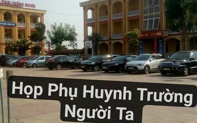 Xe ô tô dàn hàng ngang trong sân trường nhân buổi họp phụ huynh đầu năm khiến CĐM suy đoán: 'Lại xuất hiện thêm trường học 'rich kid' nữa rồi…'