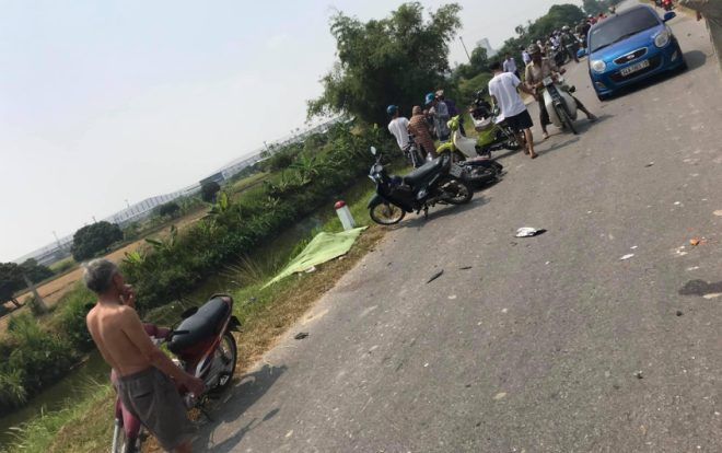 Kinh hoàng xe tải chở cơm hộp lao vào đoàn người đang đi trên đường khiến 2 học sinh lớp 10 tử vong, 3 người nhập viện