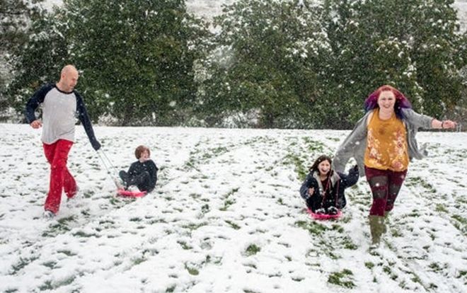 Tuyết rơi dày bất thường ở miền Tây nước Mỹ đầu mùa thu