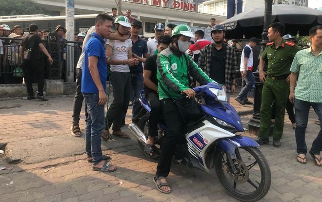 Chưa tìm thấy chiếc điện thoại iPhone 7 mất tích sau vụ nam sinh 18 tuổi chạy Grab bị sát hại ở bãi đất trống