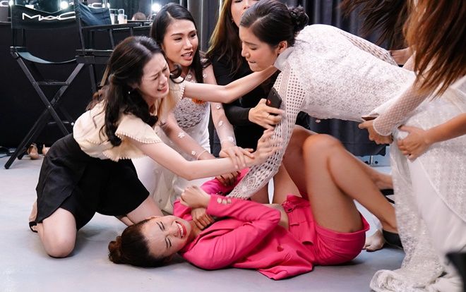 Hậu trường 'Hoa hậu giang hồ': Minh Tú bóp cổ Cao Thiên Trang, sự thật hậu trường cuộc thi nhan sắc được phơi bày