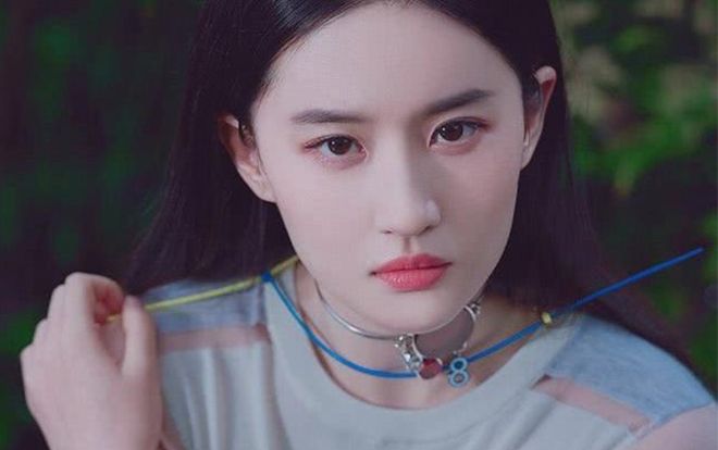 Nhiều năm không đóng truyền hình, phim điện ảnh thì bị 'ném đá', vì sao Lưu Diệc Phi vẫn duy trì được nhân khí cao như thế?