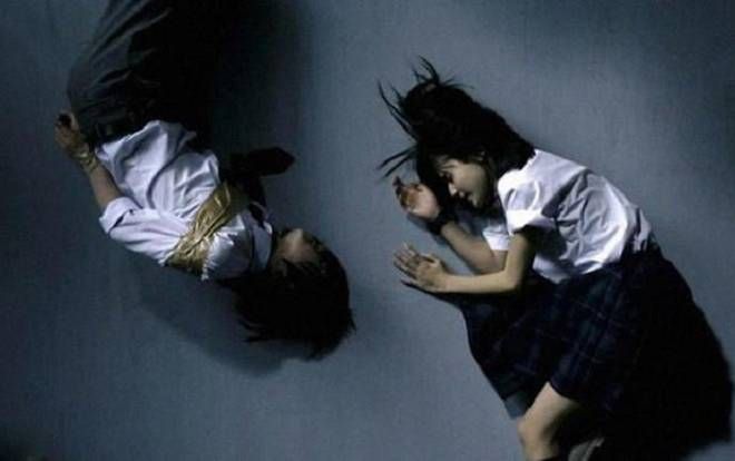 Ám ảnh với 'nghi thức bắt nạt' tân sinh viên của các 'ma cũ' ở trường học Thái Lan