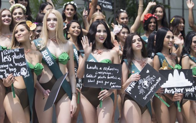 Á hậu Hoàng Hạnh diện bikini, nổi bật tại vị trí trung tâm ở Miss Earth 2019