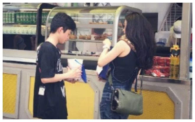 Con trai của Trương Bá Chi và Tạ Đình Phong gây sốt với vóc dáng cao lớn khi sánh đôi bên mẹ