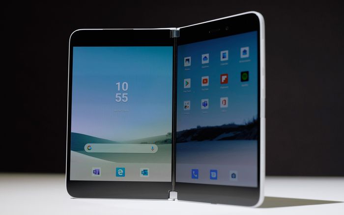 Microsoft sắp ra mắt smartphone hai màn hình chạy Android