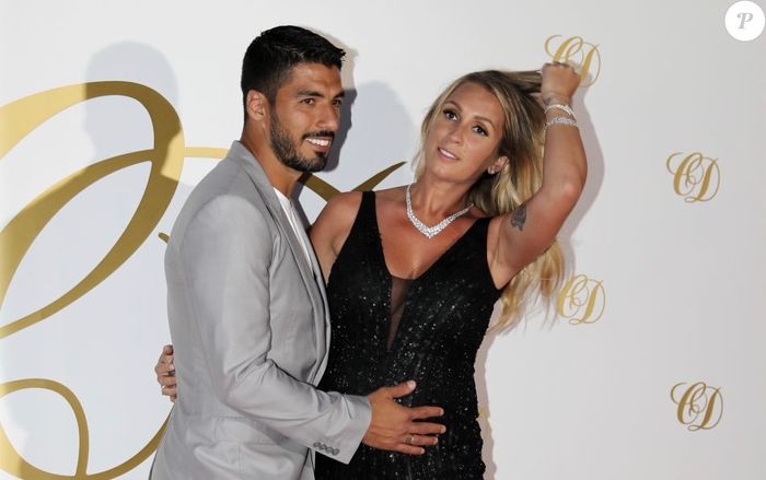 Ngắm cô vợ xinh như mộng của người hùng Luis Suarez