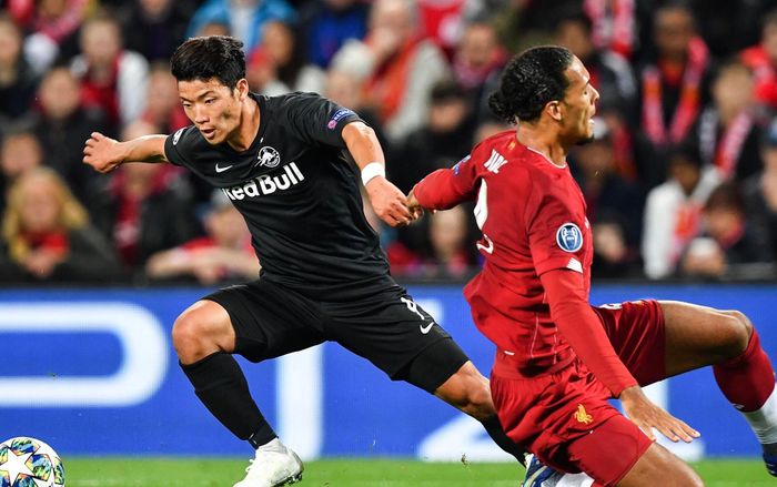 Cầu thủ từng gây sóng gió cho bóng đá Việt Nam tiếp tục gây sốt khi biến Van Dijk thành gã hề