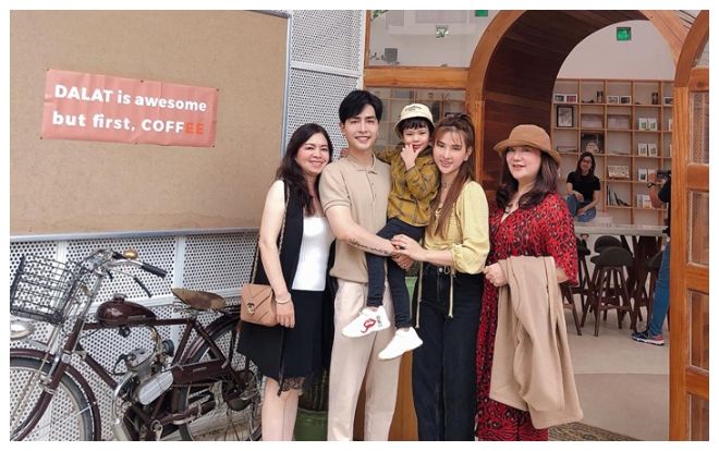 Thu Thủy đi du lịch cùng gia đình nội ngoại sau một tháng lùm xùm bạo hành con riêng