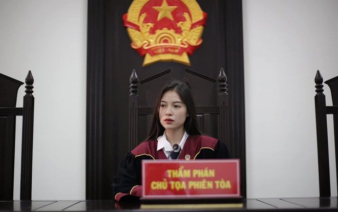 Nữ sinh Học viện Tòa án Hà Nội ngồi ghế thẩm phán bất ngờ 'nổi tiếng' bởi loạt ảnh xinh đẹp, dân tình ráo riết truy tìm 'info'