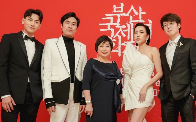 Isaac sánh vai cùng Diệu Nhi - Kiều Minh Tuấn tham dự LHP Busan, 'Anh trai yêu quái' đạt bước đầu thành công tại Hàn Quốc