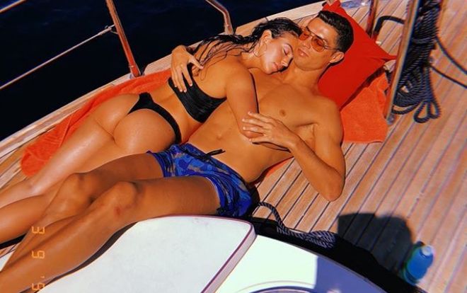 Ronaldo 'hành hạ' Georigna: Ăn không no, ngủ không yên