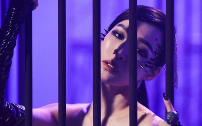 Tiffany Young (SNSD) nhá hàng ảnh comeback: Thần thái ngút ngàn giữa khoảng không 'tím lịm tìm sim'