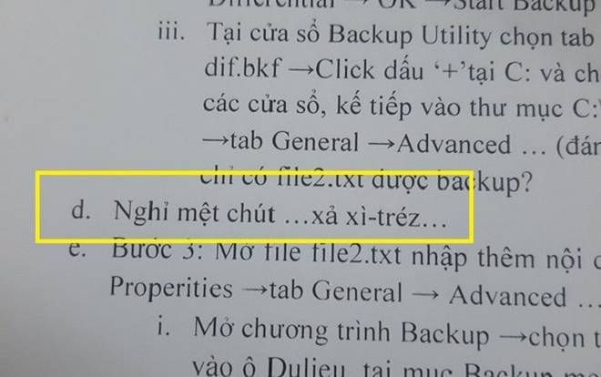 Thầy giáo đáng yêu nhất hệ mặt trời: Biết học sinh lười đọc nên thả ngay một câu xả stress vào ngay giữa tài liệu!
