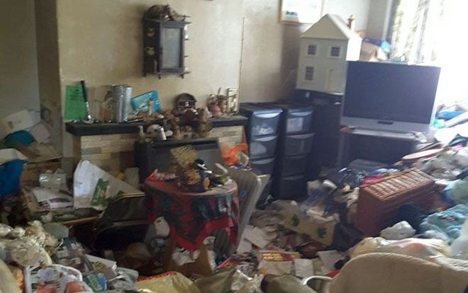 Cụ bà sống giữa căn nhà ngập ngụa 12 tấn rác suốt 30 năm, phải mất tới một tuần để dọn sạch