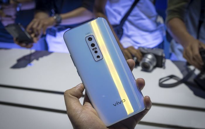Vivo V17 Pro ra mắt tại Việt Nam: 6 camera, màn hình không viền cùng camera selfie trượt