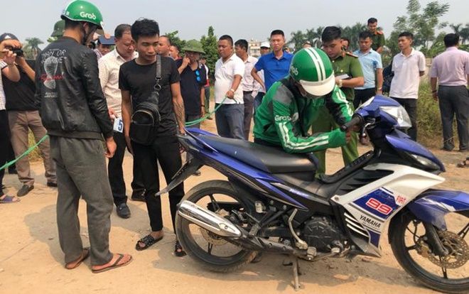 Hai nghi phạm sát hại nam sinh 18 tuổi chạy Grab khai: Nếu tài xế chống trả sẽ giết luôn rồi vứt xác xuống ao phủ bèo phi tang