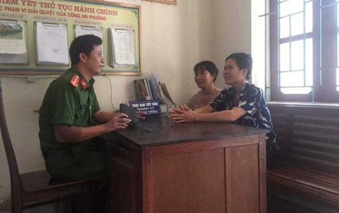 Hai người phụ nữ ở Hà Tĩnh trả lại hơn 20 triệu đồng cho người đánh rơi