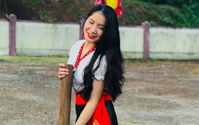 Nữ sinh trong trang phục dân tộc Thái xuất hiện duyên dáng tại lễ hội ở Nghệ An khiến dân mạng 'sôi sục' truy tìm 'info'