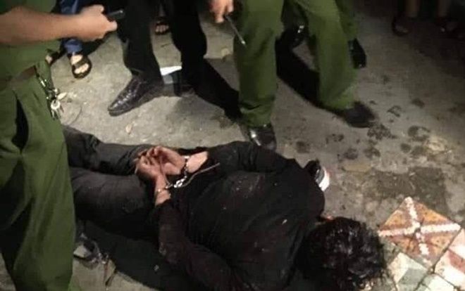 Nghi do ngăn cấm chuyện tình cảm nam thanh niên cầm dao truy sát bố mẹ bạn gái nhập viện cấp cứu