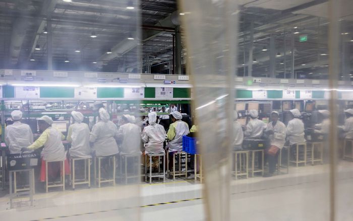 'Đội quân' công nhân nữ sản xuất iPhone tại Ấn Độ với đồng lương đủ mua 3 bát phở mỗi ngày