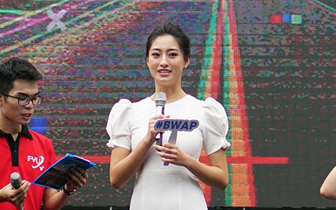 Hoa hậu Lương Thùy Linh hội ngộ dàn sao 'khủng' trong ngày chào 'ma mới' Đại học Ngoại thương