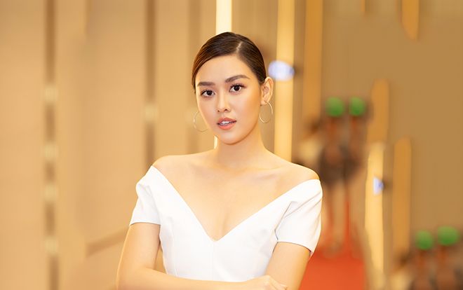 Á hậu Tường San xinh như hoa trong chiếc đầm trắng muốt nền nã