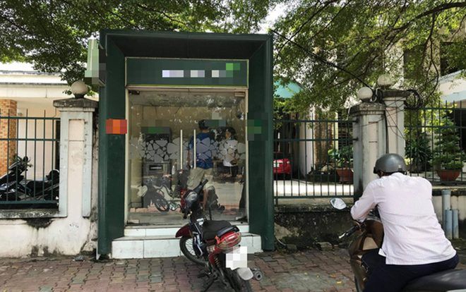 Cô gái 18 tuổi bị người đàn ông khống chế cướp tiền tại cây ATM ở Bình Dương