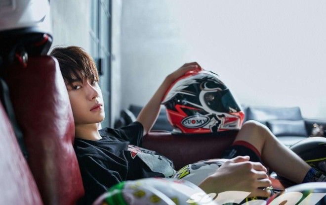 Vương Nhất Bác được thầy khen ngợi là một tay đua motor có thiên phú