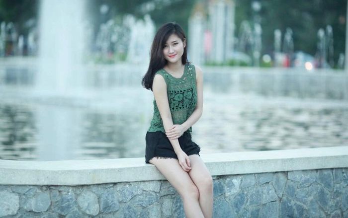 Đọ sắc các nàng WAGs Việt Nam và Malaysia: Đội khách chiếm ưu thế