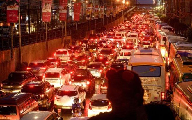 Người dân nghẹt thở đến 'phát điên' vì cảnh tắc đường tới đỉnh điểm ở thành phố đông dân bậc nhất thế giới
