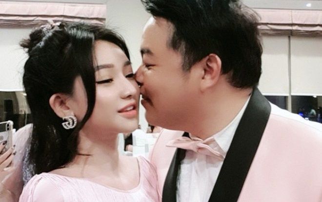 Lộ ảnh Quang Lê công khai tình tứ với vợ cũ Hồ Quang Hiếu