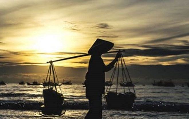 Tâm sự câu chuyện tự ti về hoàn cảnh gia đình và 'nơm nớp lo sợ' người khác biết mẹ mình lam lũ, nam sinh nhận không ít lời chỉ trích từ CĐM