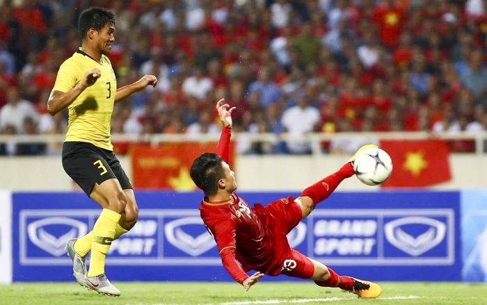 Quang Hải ghi bàn vào lưới Malaysia nhưng đây mới là cầu thủ Việt được nhắc đến nhiều nhất Internet
