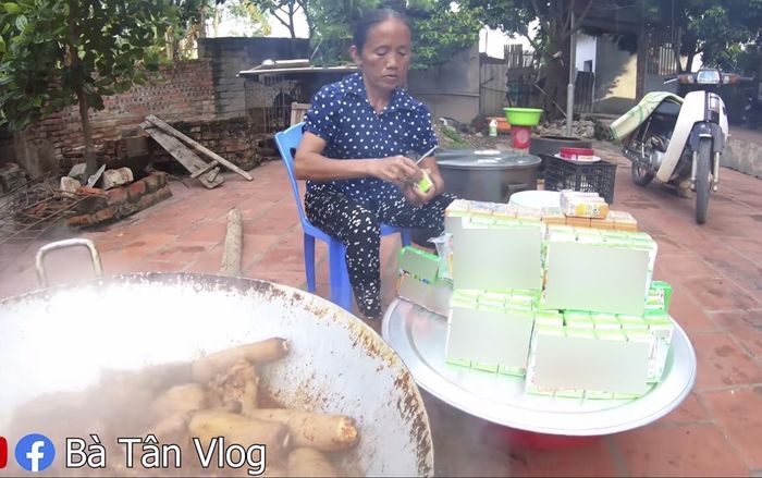 Sau vlog bánh bông lan trứng muối, bà Tân lại bị dân mạng nghi ngờ dàn dựng trong vlog mới