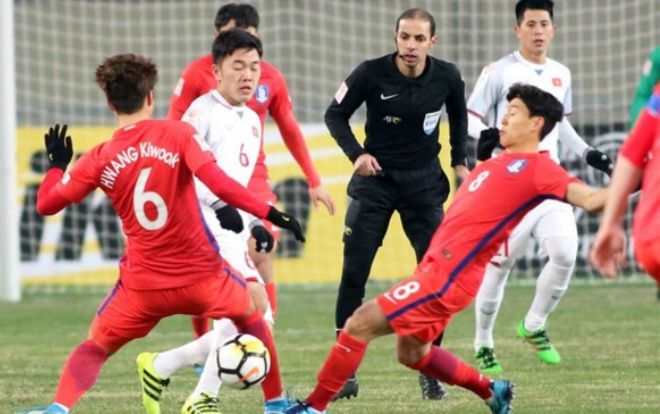 Trọng tài bắt trận Indonesia là 'máy rút thẻ', 'hung thần' của ĐTVN