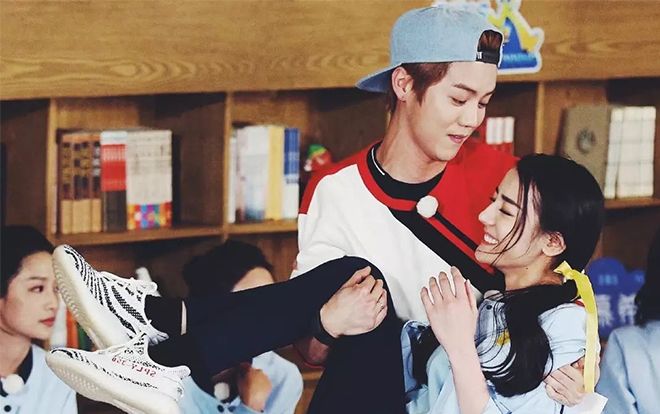 Fan Địch Lệ Nhiệt Ba chỉ trích Lộc Hàm khi cố tình khơi gợi chuyện cũ sao tác, bám lấy thần tượng họ không buông