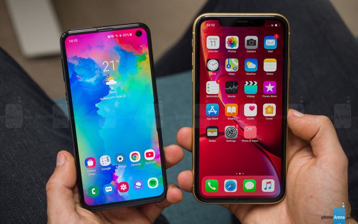 Người Việt 'chi bạo' hơn 1.100 tỷ mua smartphone 'xịn xò' trong tháng 8