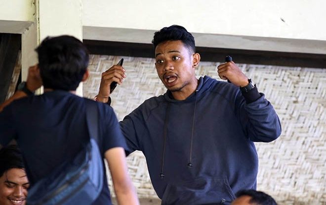 Lén xem ĐT Việt Nam tập, CĐV Indonesia gặp rắc rối