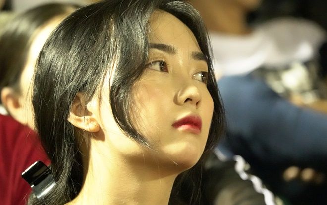 Bạn gái Hà Đức Chinh khoe sắc trong ngày người yêu ghi bàn