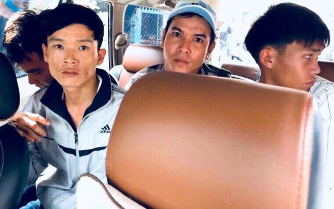 Cảnh sát nổ súng truy đuổi hơn 10km bắt nhóm giang hồ đi xế hộp mang nhiều hung khí