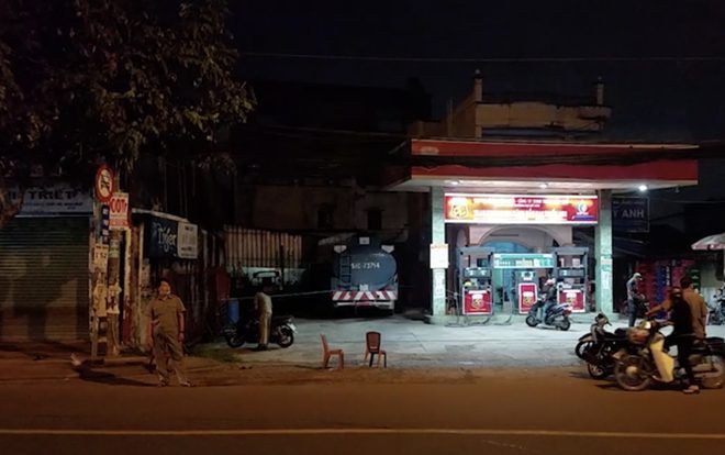 Va quẹt giao thông ở Sài Gòn, hai nhóm thanh niên hỗn chiến khiến một người tử vong