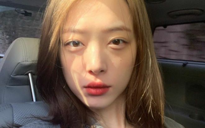 Cộng đồng mạng xôn xao về bức ảnh cùng caption khó hiểu 4 ngày trước khi Sulli tự tử