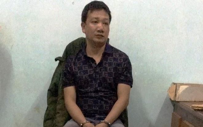 2 nam thanh niên trộm chó ném đá, dùng bình xịt hơi cay chống trả CSGT khi bị phát hiện