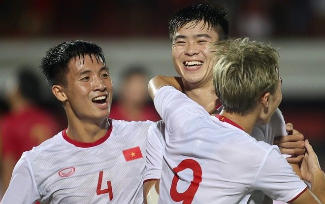 HLV Park giúp Việt Nam hạ Indonesia 3-1 sau 23 năm toàn hòa và thua