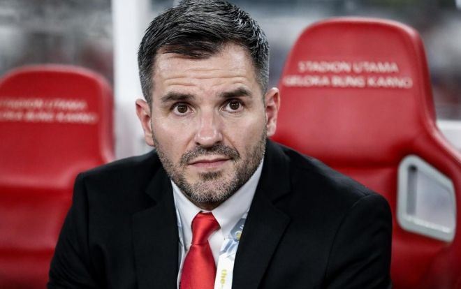 CĐV Indonesia đòi 'tống cổ' HLV Simon Mcmenemy sau trận thua 'nhục' Việt Nam