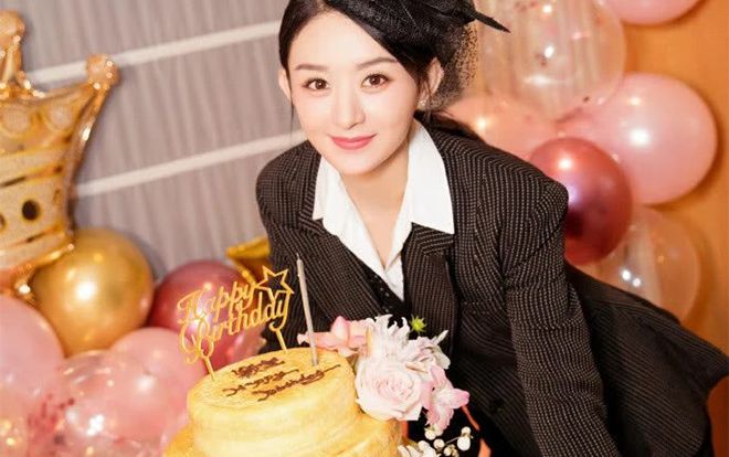 Triệu Lệ Dĩnh tươi cười rạng rỡ đón sinh nhật lần thứ 32